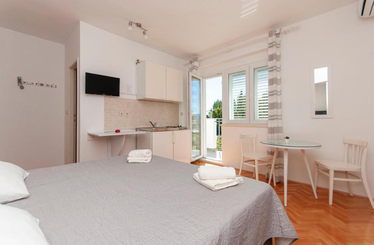 Apartments And Rooms Nikola Omiš Extérieur photo