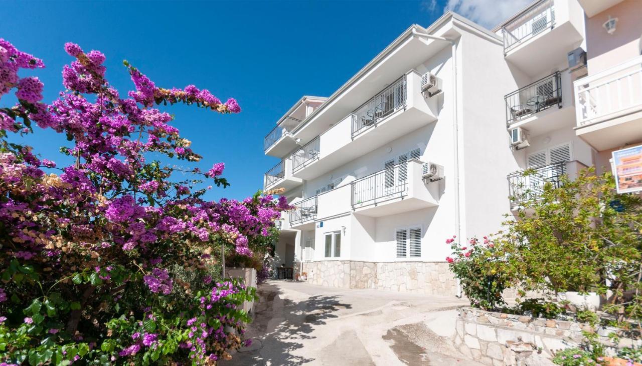 Apartments And Rooms Nikola Omiš Extérieur photo