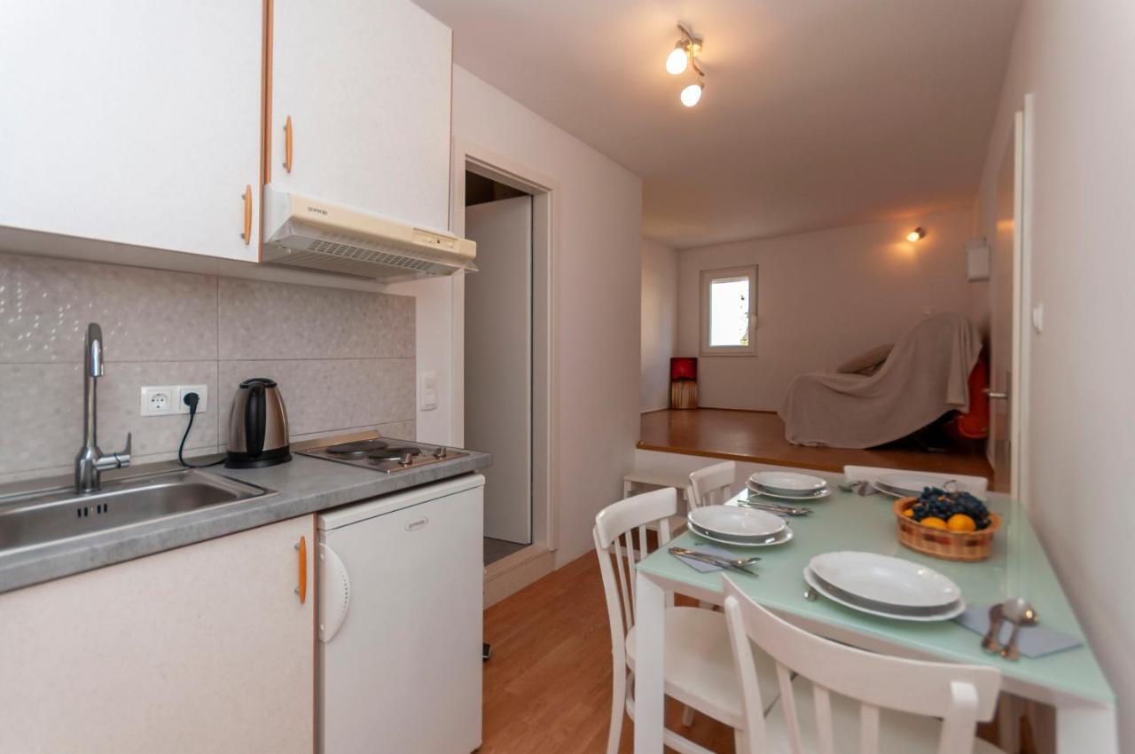 Apartments And Rooms Nikola Omiš Extérieur photo