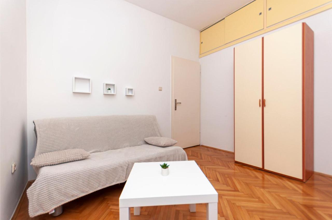 Apartments And Rooms Nikola Omiš Extérieur photo